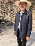 纵使美树高千尺，不忘家乡桑梓情