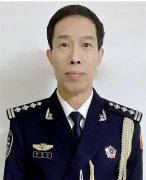 名家专访/近访德艺双馨警坛书画家靳宝华